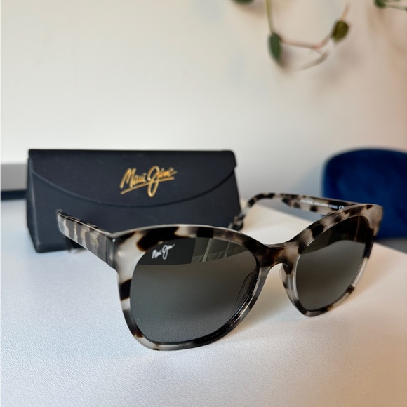 Maui Jim Alulu Tortoise Sunglasses - Picture 4 of 6